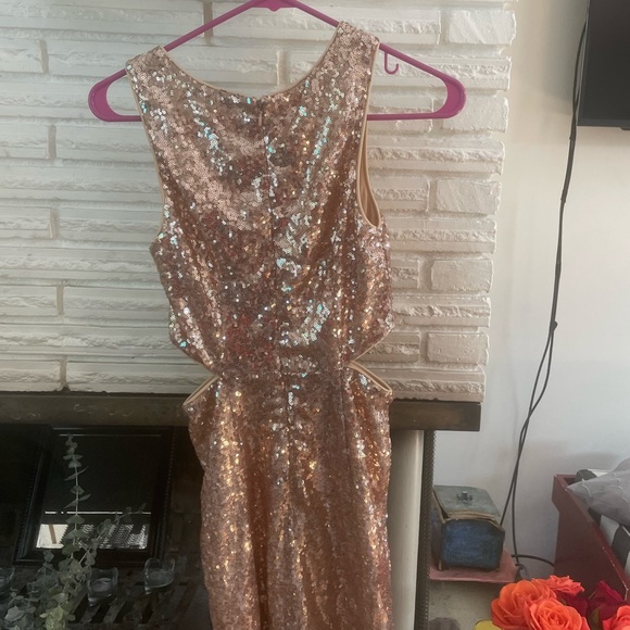 Sparkly sequin gold mini dress with slits on both sides - Picture 3 of 5